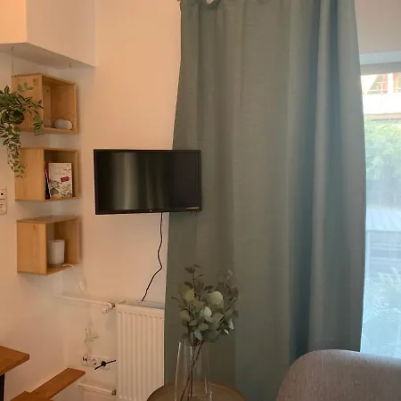 Apartment Schone Mit Eigenem Eingang Und Gartenblick