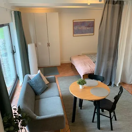 Schone Mit Eigenem Eingang Und Gartenblick * Luneburg